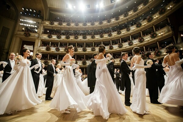 Βιέννη: «Θέλουμε απλά να χορέψουμε μαζί» -Για πρώτη φορά ομόφυλο ζευγάρι στον Χορό της Όπερας