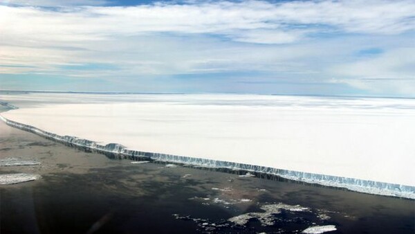 Ανταρκτική: Το μεγαλύτερο παγόβουνο του κόσμου βγαίνει στην ανοιχτή θάλασσα