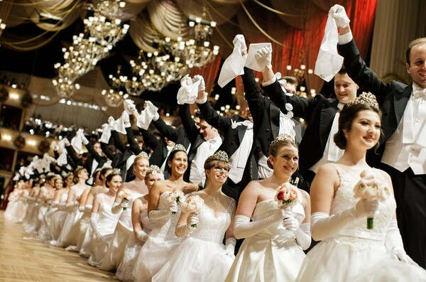 Βιέννη: «Θέλουμε απλά να χορέψουμε μαζί» -Για πρώτη φορά ομόφυλο ζευγάρι στον Χορό της Όπερας
