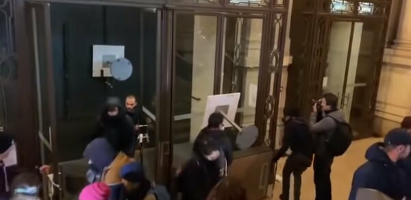 Παρίσι: Ακτιβιστές εισέβαλαν στα γραφεία της BlackRock
