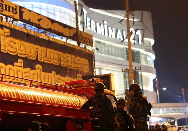 Ταϊλάνδη: Ανθρωποκυνηγητό για τη σύλληψη του στρατιώτη που σκότωσε 20 σε εμπορικό κέντρο