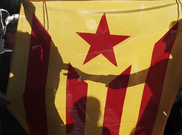 H καταλανική Βουλή κήρυξε την ανεξαρτησία της περιφέρειας από την Ισπανία