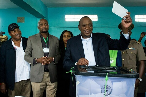 Κένυα: Με ποσοστό 98% επανεκλέχθηκε πρόεδρος ο Ουχούρου Κενυάτα