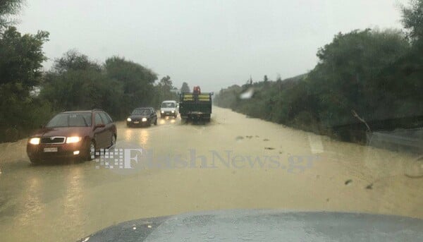 Κρήτη: Κατολισθήσεις, πλημμυρισμένοι δρόμοι και εγκλωβισμένοι οδηγοί από την κακοκαιρία (Βίντεο και φωτό)