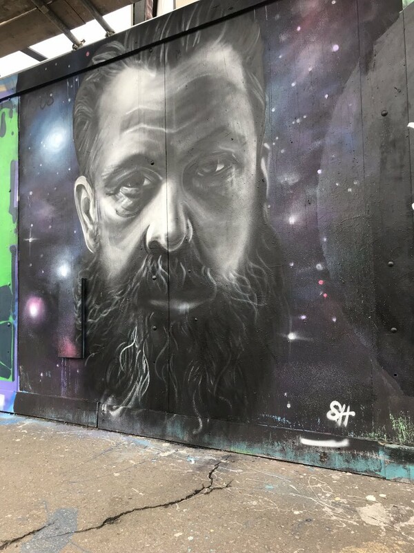 Μια εντυπωσιακή τοιχογραφία στη μνήμη του Andrew Weatherall εμφανίστηκε στο Εδιμβούργο