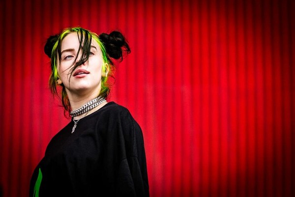 Ρεκόρ πωλήσεων για την Billie Eilish και το νέο κομμάτι του Τζέιμς Μποντ