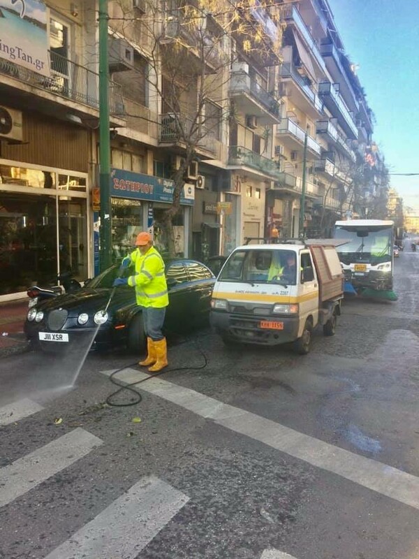 Συνεργεία του Δήμου Αθηναίων καθάρισαν τους κεντρικούς δρόμους στο Παγκράτι