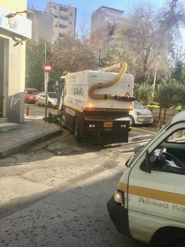 Συνεργεία του Δήμου Αθηναίων καθάρισαν τους κεντρικούς δρόμους στο Παγκράτι