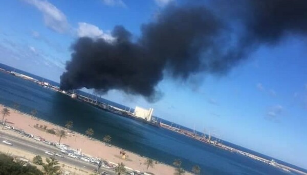 Λιβύη: Επίθεση στο λιμάνι της Τρίπολης- Οι δυνάμεις του Χάφταρ λένε ότι έπληξαν τουρκικό πλοίο