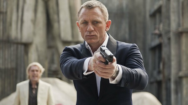 Αναβολή στην πρεμιέρα του νέου James Bond ζητούν οι φαν λόγω κοροναϊού