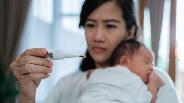 Κοροναϊός: Τι δείχνουν οι μελέτες για τις επιπτώσεις της λοίμωξης σε βρέφη και εγκύους