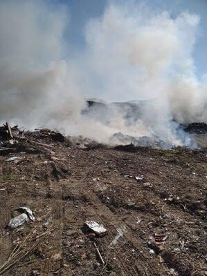 Λέσβος: Φωτιά στην χωματερή Μολύβου - Κάηκαν χιλιάδες σωσίβια
