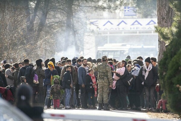 Εκατοντάδες πρόσφυγες στα ελληνικά σύνορα - Μητσοτάκης: «Καμία παράνομη είσοδος ανεκτή»