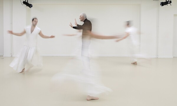 Νέο έργο από τον χορογράφο Σπύρο Κουβαρά στο θέατρο Ροές-Οι πρώτες φωτογραφίες