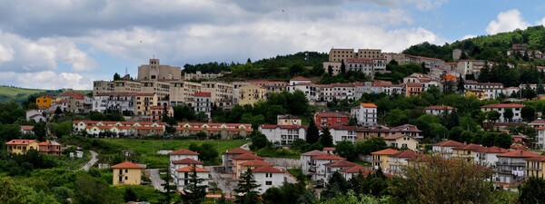 Ιταλία: Μετά τα σπίτια για 1 ευρώ, πόλη πληρώνει το ενοίκιο σε όσους μετακομίσουν εκεί
