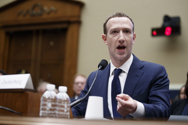Μαρκ Ζούκερμπεργκ: Ο Mr. Facebook μετά το Κογκρέσο «απολογείται» και ενώπιον της Κομισιόν