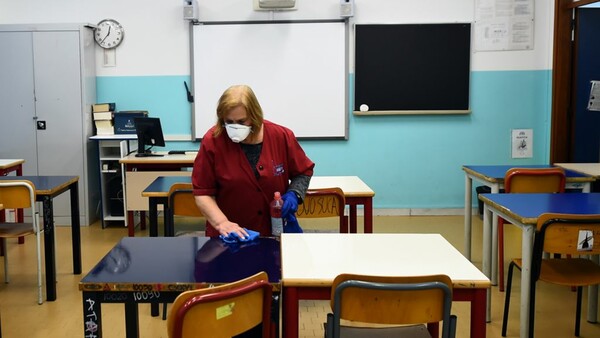 Κοροναϊός: Η Τσεχία κλείνει όλα τα σχολεία και απαγορεύει συναθροίσεις άνω των 100 ατόμων