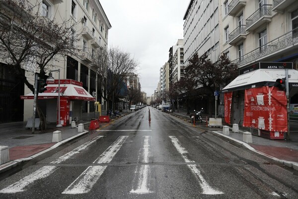 Κορωνοϊός: Η άδεια Θεσσαλονίκη από ψηλά - Πλατεία Αριστοτέλους και Λευκός Πύργος χωρίς καθόλου κόσμο