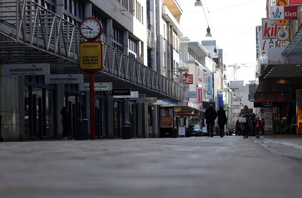Γερμανία: Ξεπέρασαν τα 6.000 τα κρούσματα κορωνοϊού -Κλειστά τα περισσότερα καταστήματα