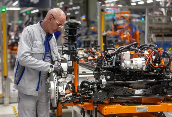 Κορωνοϊός: VW και Fiat κλείνουν εργοστάσια -Σκέψεις για κρατικοποιήσεις σε Ιταλία, Γαλλία