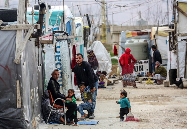 Κορωνoϊός: Ο ΟΗΕ αναστέλλει την επανεγκατάσταση προσφύγων