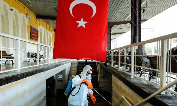 Κορωνοϊός: Η Τουρκία ανακοίνωσε πως πλέον έχει 18 κρούσματα - Κλείνει μπαρ και κλαμπς