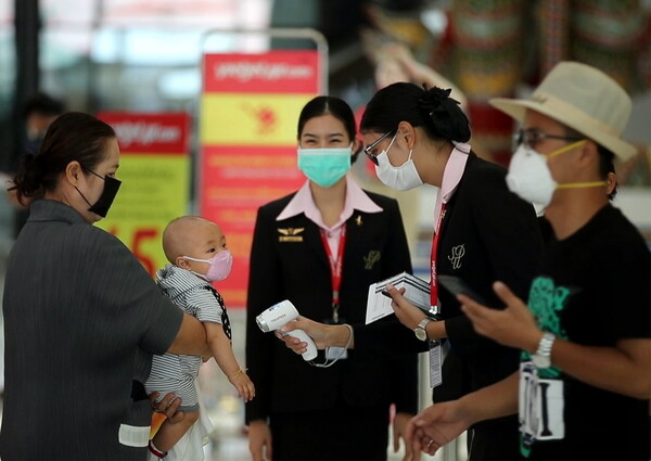 Χονγκ Κονγκ: Ανησυχία για «δεύτερο κύμα» εξάπλωσης του κορωνοϊού από τους επαναπατρισθέντες