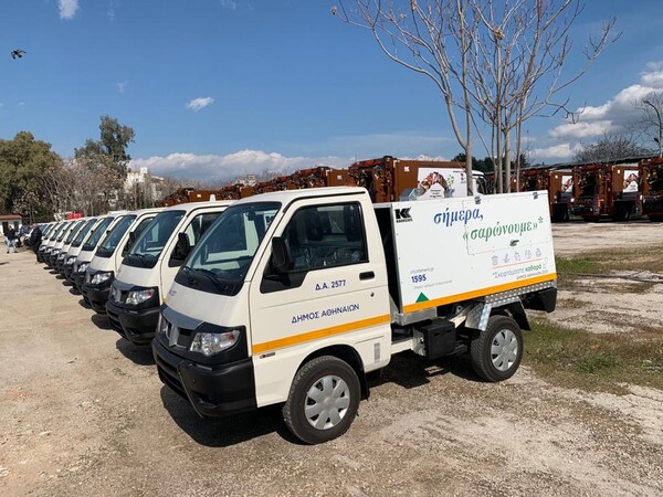 Ο Δήμος Αθηναίων απέκτησε 35 καινούργια πλυστικά οχήματα και 10 νέες υδροφόρες