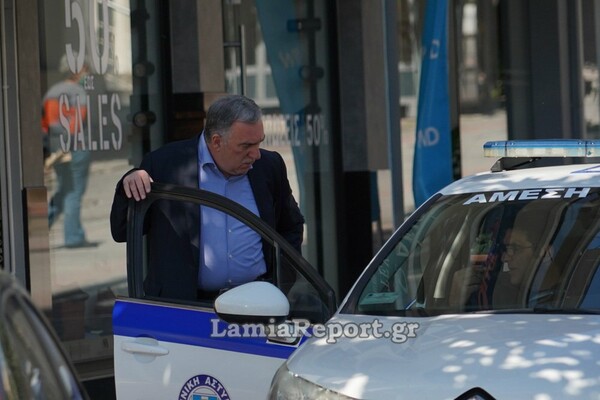 Ο δήμαρχος Λαμίας βγήκε στην πλατεία για να μαζέψει τους πολίτες- «Δεν έχουν καταλάβει τη σοβαρότητα της κατάστασης»