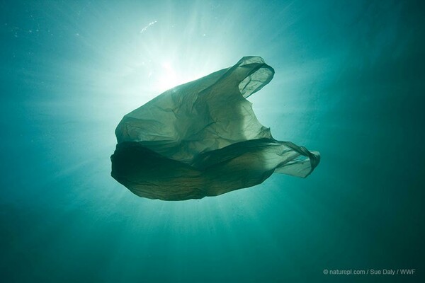 Πλαστική σακούλα: Χρέωση ανεξαρτήτως πάχους - Αυξήθηκε η κατανάλωση το 2019