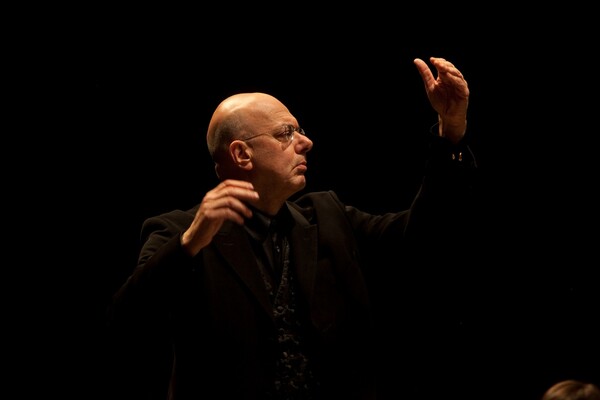Ο Leon Botstein διευθύνει την Κρατική Ορχήστρα Αθηνών
