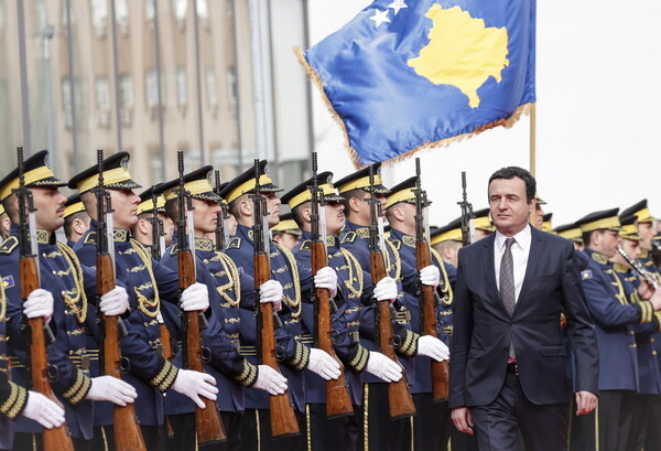 Ο κορωνοϊός «έριξε» την κυβέρνηση στο Κόσοβο