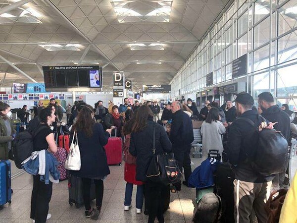 Καταγγελία στην ΕΡΤ: Έλληνες εγκλωβίστηκαν σε βρετανικά αεροδρόμια