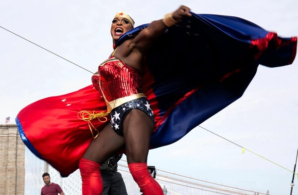 Πέθανε από κορωνοϊό η διάσημη drag queen της Νέας Υόρκης Mona Foot