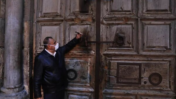 Κλείνει ο Πανάγιος Τάφος λόγω κορωνοϊού - Εντολή για προσευχή μόνο στον υπαίθριο χώρο