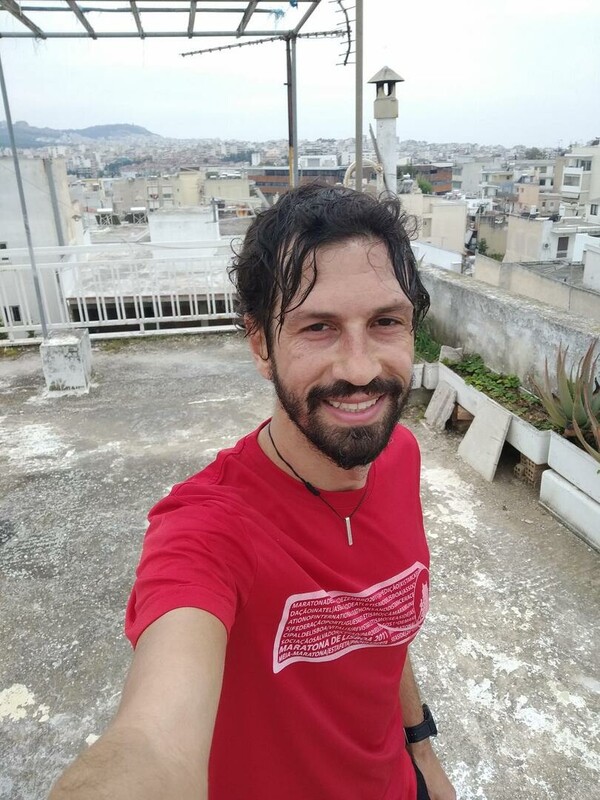 Τρέχοντας 21 χιλιόμετρα στην ταράτσα. Μια selfie από τον Σάββα Σπανούδη