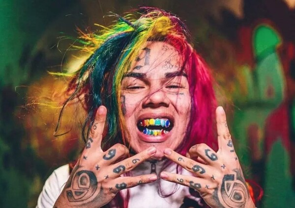 Αποφυλακίστηκε ο ράπερ Tekashi 6ix9ine λόγω κορωνοϊού - Είχε κάνει απόπειρα δολοφονίας