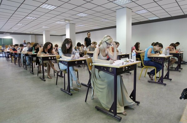 Γαλλία: Ακυρώνονται οι εξετάσεις baccalaureat λόγω κορωνοϊού -Πρώτη φορά από την εποχή του Ναπολέοντα