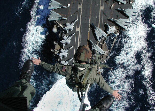 Θετικοί στον κορωνοϊό 155 ναυτικοί του αεροπλανοφόρου USS Theodore Roosevelt