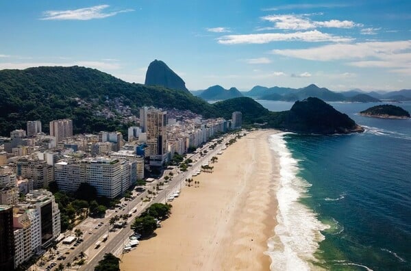 Πρωτόγνωρες εικόνες στο Ρίο ντε Τζανέιρο - Ερήμωσαν οι φημισμένες παραλίες