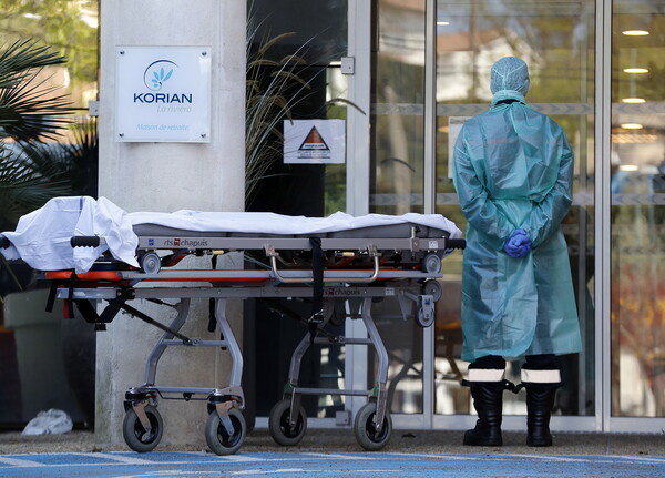 Γαλλία: 833 νεκροί σε μια ημέρα - «Βρισκόμαστε στην αρχή της επιδημικής ανόδου»