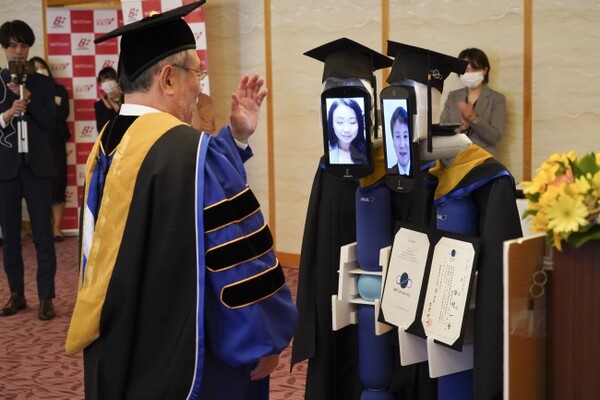 Πανεπιστήμιο βρήκε έναν ευφάνταστο τρόπο για την τελετή αποφοίτησης εν μέσω πανδημίας
