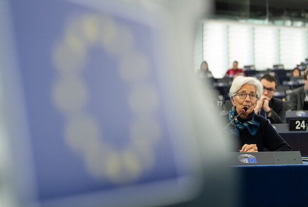 Προειδοποίηση από ΕΚΤ: Η ευρωζώνη ίσως χρειαστεί μέτρα 1,5 τρισ.ευρώ