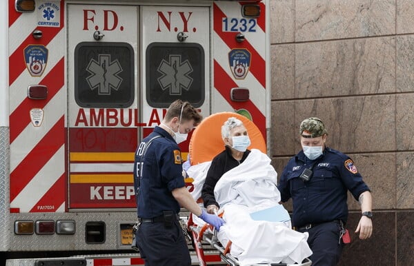 Κορωνοϊός: Πάνω από 16.000 οι νεκροί στις ΗΠΑ - Σχεδόν οι μισοί στη Νέα Υόρκη