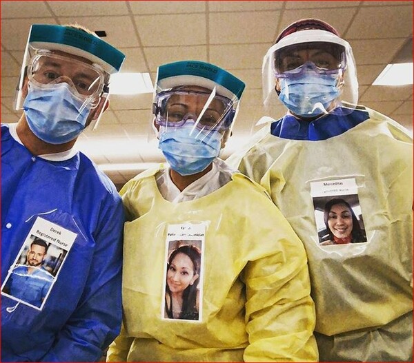 Γιατροί κολλούν στις ποδιές τους γελαστές φωτογραφίες τους - Για να καθησυχάσουν τους ασθενείς με κορωνοϊό