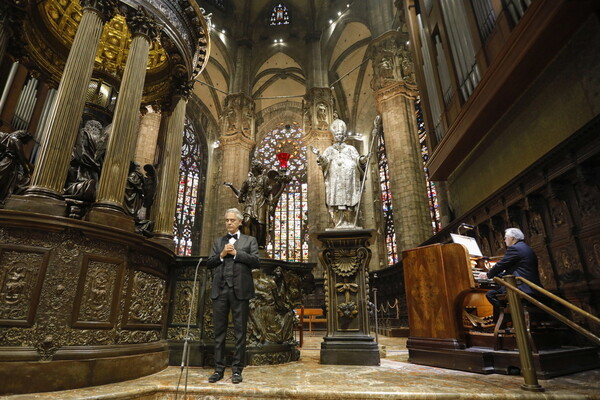 Ρεκόρ προβολών για τη συναυλία του Αντρέα Μποτσέλι στον άδειο καθεδρικό του Μιλάνου