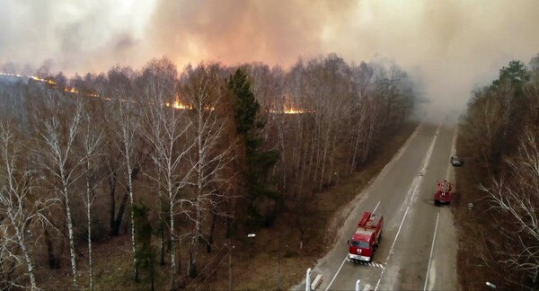 Νέες πυρκαγιές κοντά στο Τσερνόμπιλ - Στην ζώνη αποκλεισμού τα πύρινα μέτωπα