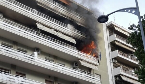 Θεσσαλονίκη: Συνελήφθη ο γιος 87χρονου που βρέθηκε νεκρός- Μετά από φωτιά στο οικογενειακό διαμέρισμα