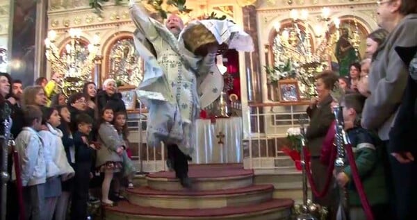 Χίος: Συνελήφθη ο «Ιπτάμενος παπάς» - Άνοιξε την εκκλησία για τους πιστούς