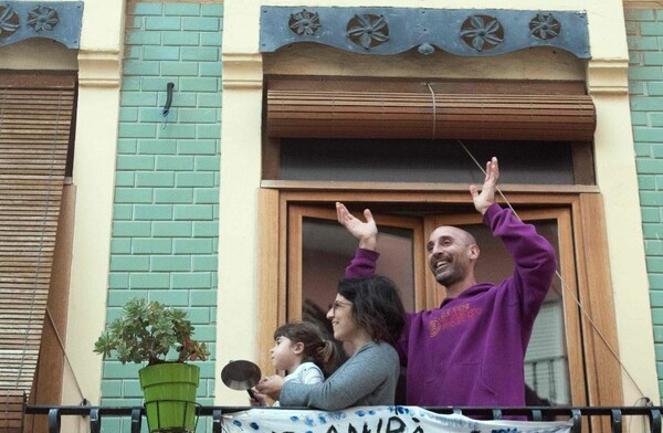 Κορωνοϊός: Μετά από έξι εβδομάδες, τα παιδιά στην Ισπανία ίσως βγουν από το σπίτι τους για πρώτη φορά